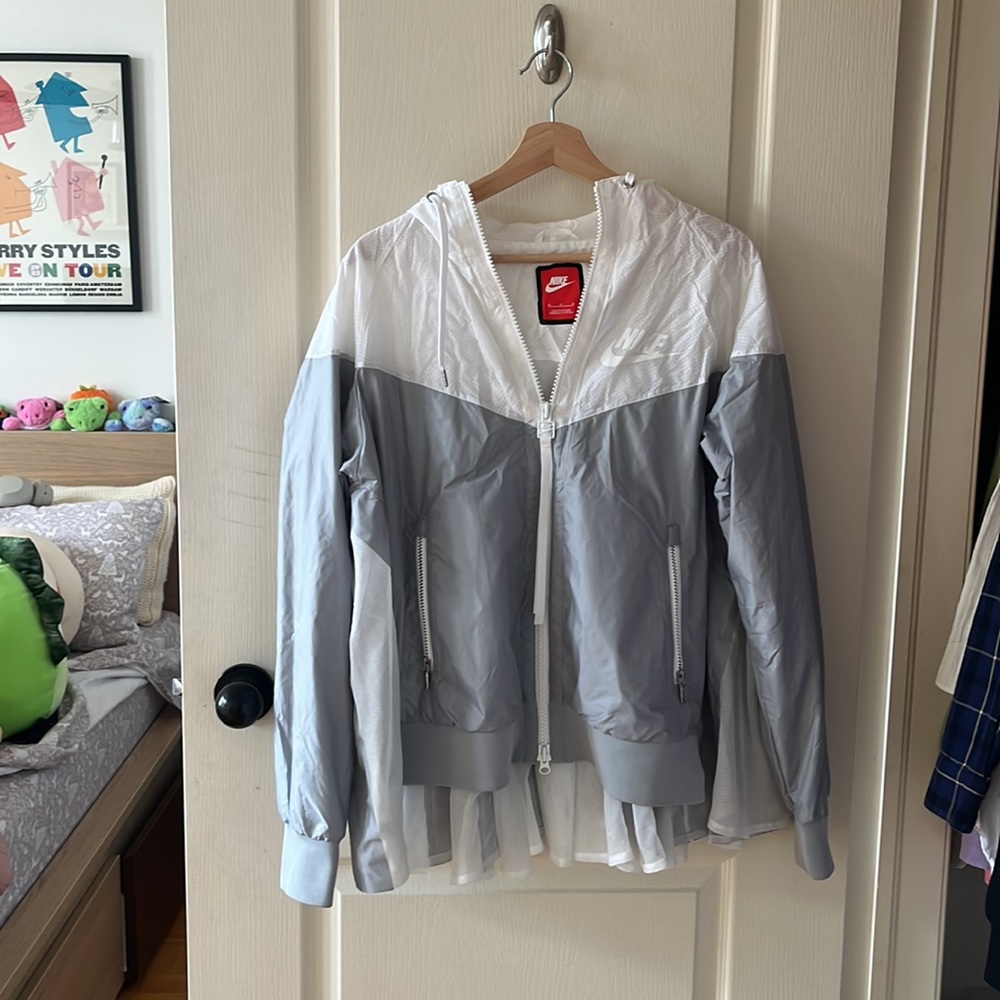 BNWOT Nike tulle windbreaker in size M